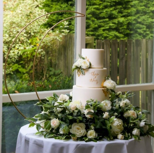 Cake Stand Arrangement – vintage elegance – Zoë Bidwell Bespoke Flowers